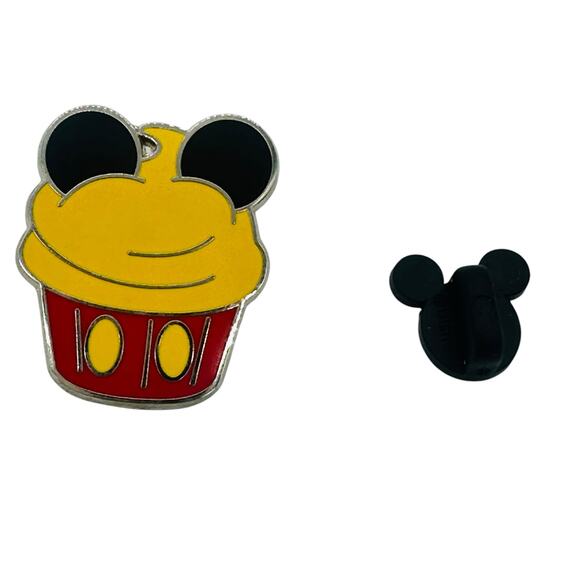 Disney Enamel Pin Trading Mickey Mouse Cupcake - Picture 1 of 5